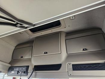 CF 460 8x2/6 / FASSI 82 t/m CRANE / KRAN - 18.3 mtr